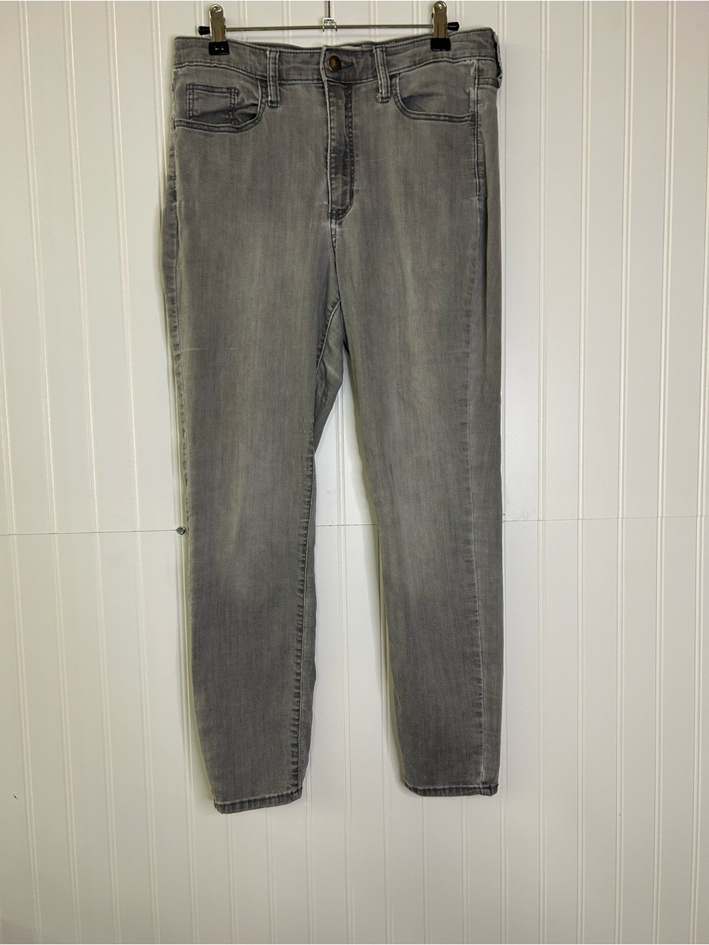 Universal Thread Gray High Rise Skinny Jeans 8/29 Short